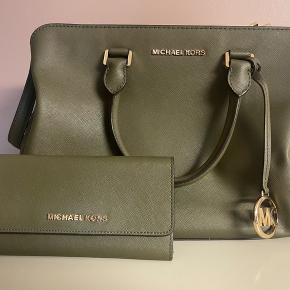 Michael Kors Olive Green Savannah Bag - Picture 2 of 9